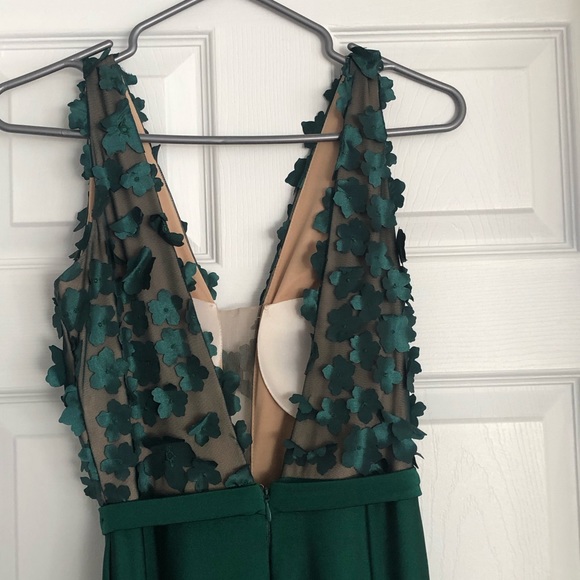 Dark green gown with flower appliqué - Picture 6 of 8